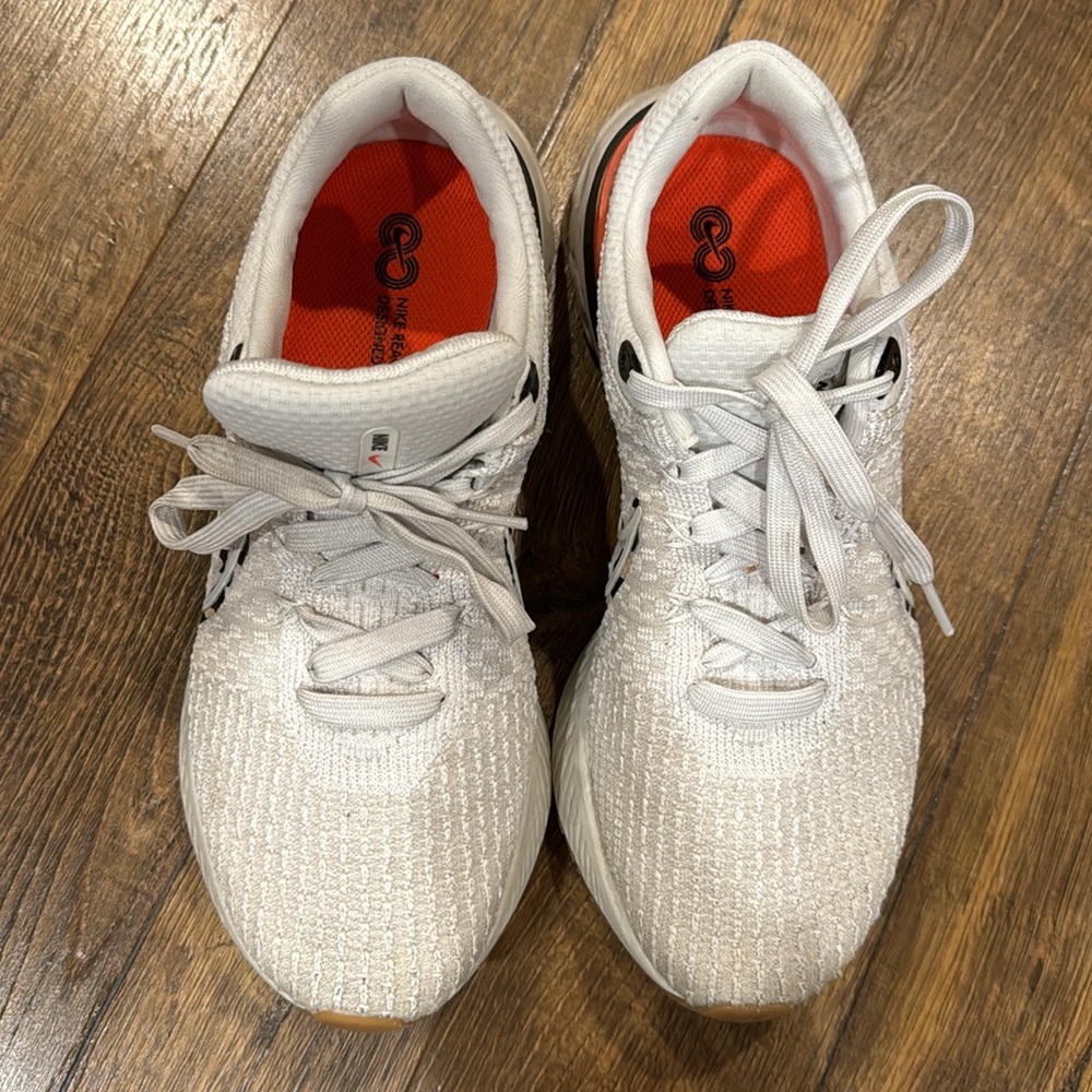 Nike - Picture 4 of 7